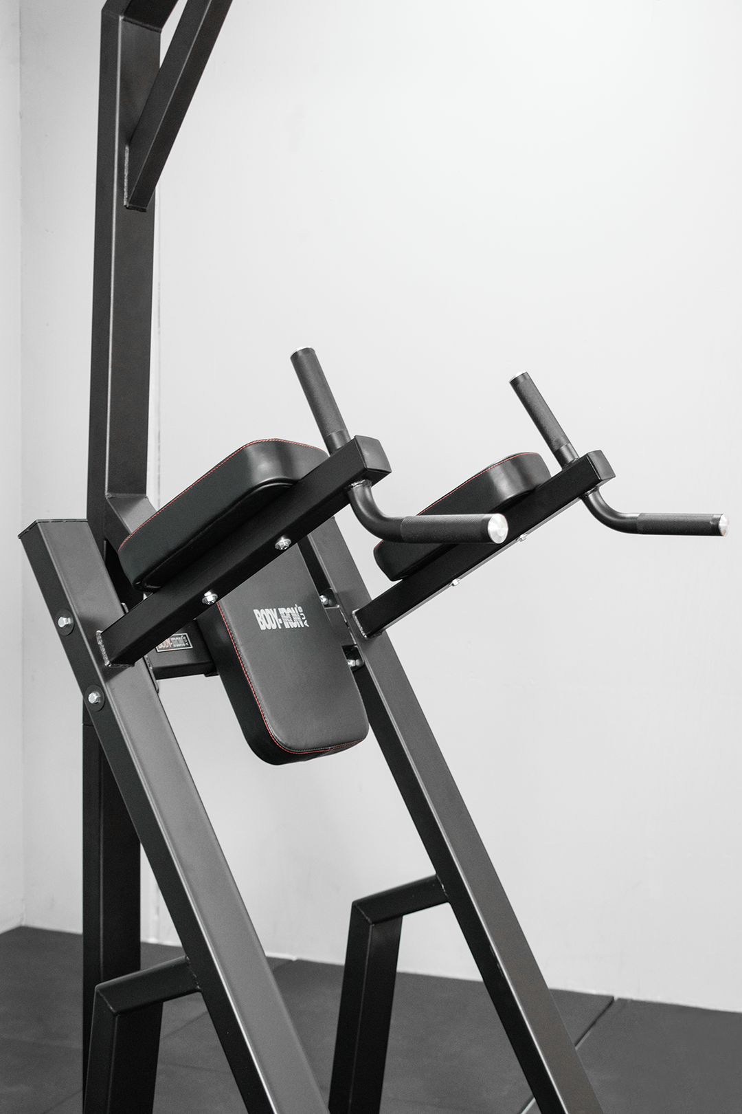Body Iron Commercial Vertical Knee Raise / Dip / Pull Up Power Tower